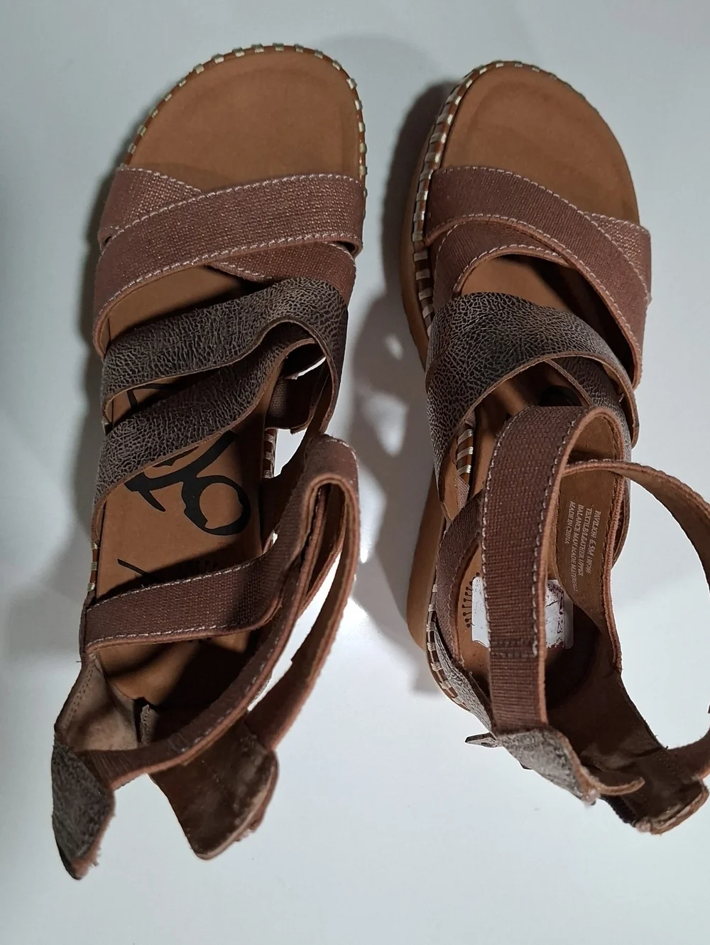 OTBT Brown Strappy Kids Sandals with Elastic Cross-Straps